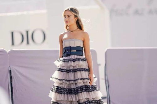 上游时尚 回归少女时代，梦中那条绝美蛋糕裙